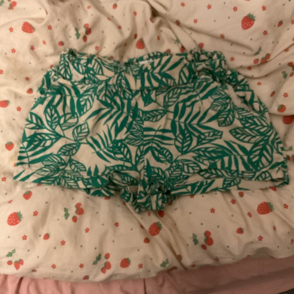Green Leaf Print Women's Shorts